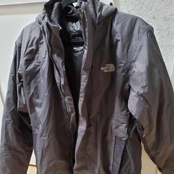 THE NORTH FACE HyVent Ski / Snow Jacket - 2 toned - men's. - Picture 1 of 5